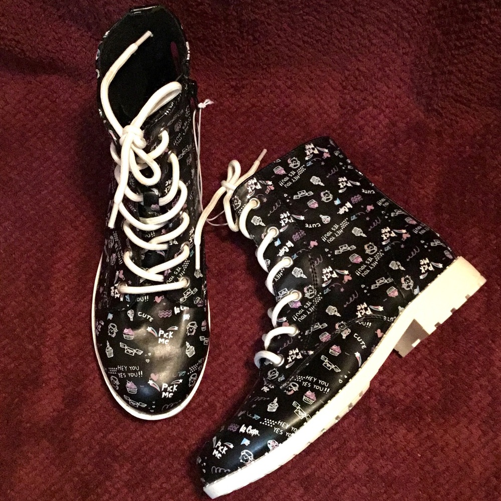 Girls NWOT JELLYPOP GIRLS printed combat boots/ size 4